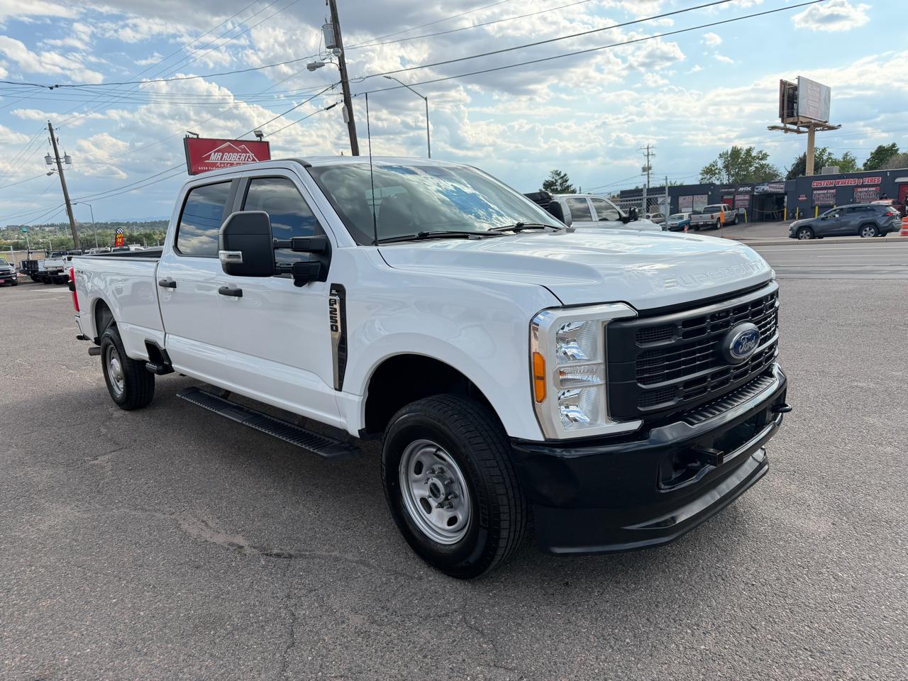 Ford Super Duty F-250 SRW XL 4WD Crew Cab 8' Box 2023