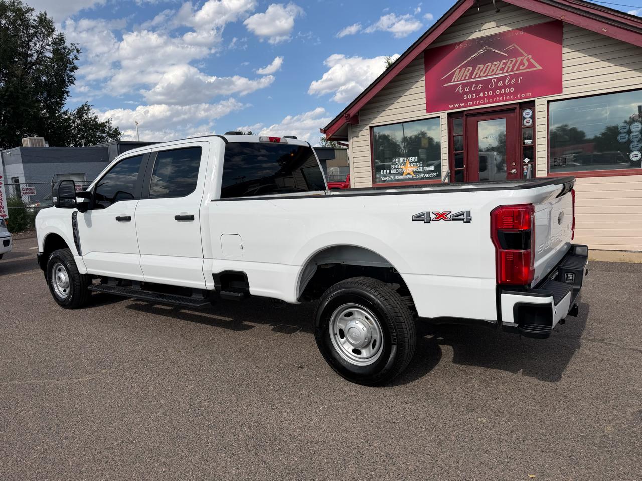 Ford Super Duty F-250 SRW XL 4WD Crew Cab 8' Box 2023