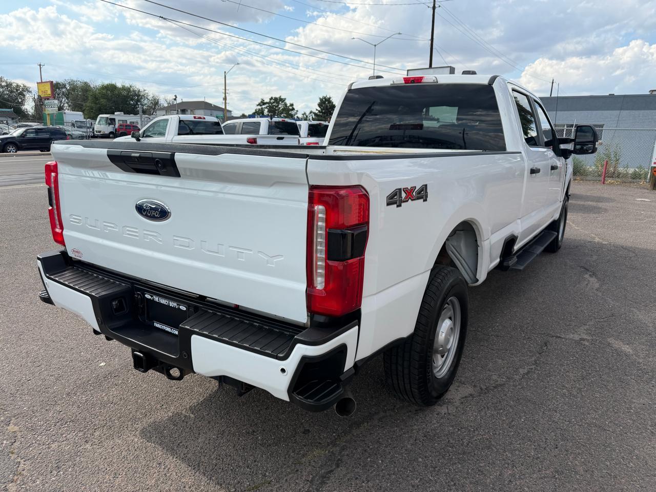 Ford Super Duty F-250 SRW XL 4WD Crew Cab 8' Box 2023