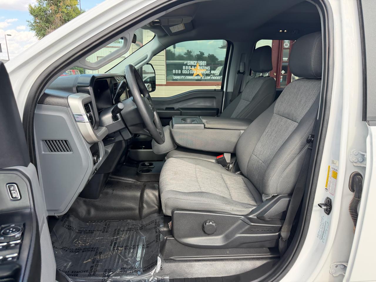 Ford Super Duty F-250 SRW XL 4WD Crew Cab 8' Box 2023