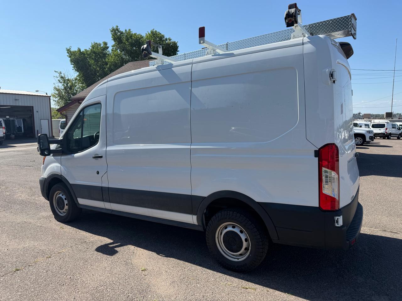 Ford Transit Cargo Van T-250 130" Med Rf 9070 GVWR RWD 2023