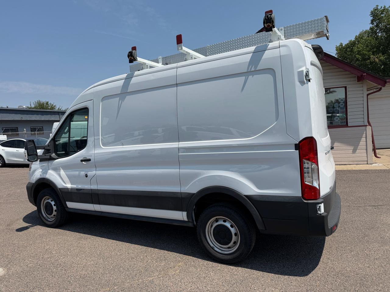 Ford Transit Cargo Van T-250 130" Med Rf 9070 GVWR RWD 2023