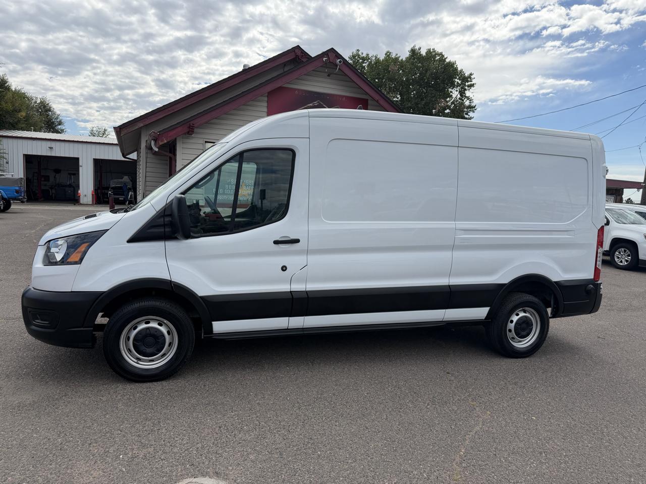 Ford Transit Cargo Van T-250 148" Med Rf 9070 GVWR RWD 2020