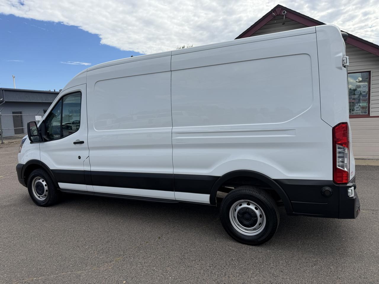 Ford Transit Cargo Van T-250 148" Med Rf 9070 GVWR RWD 2020