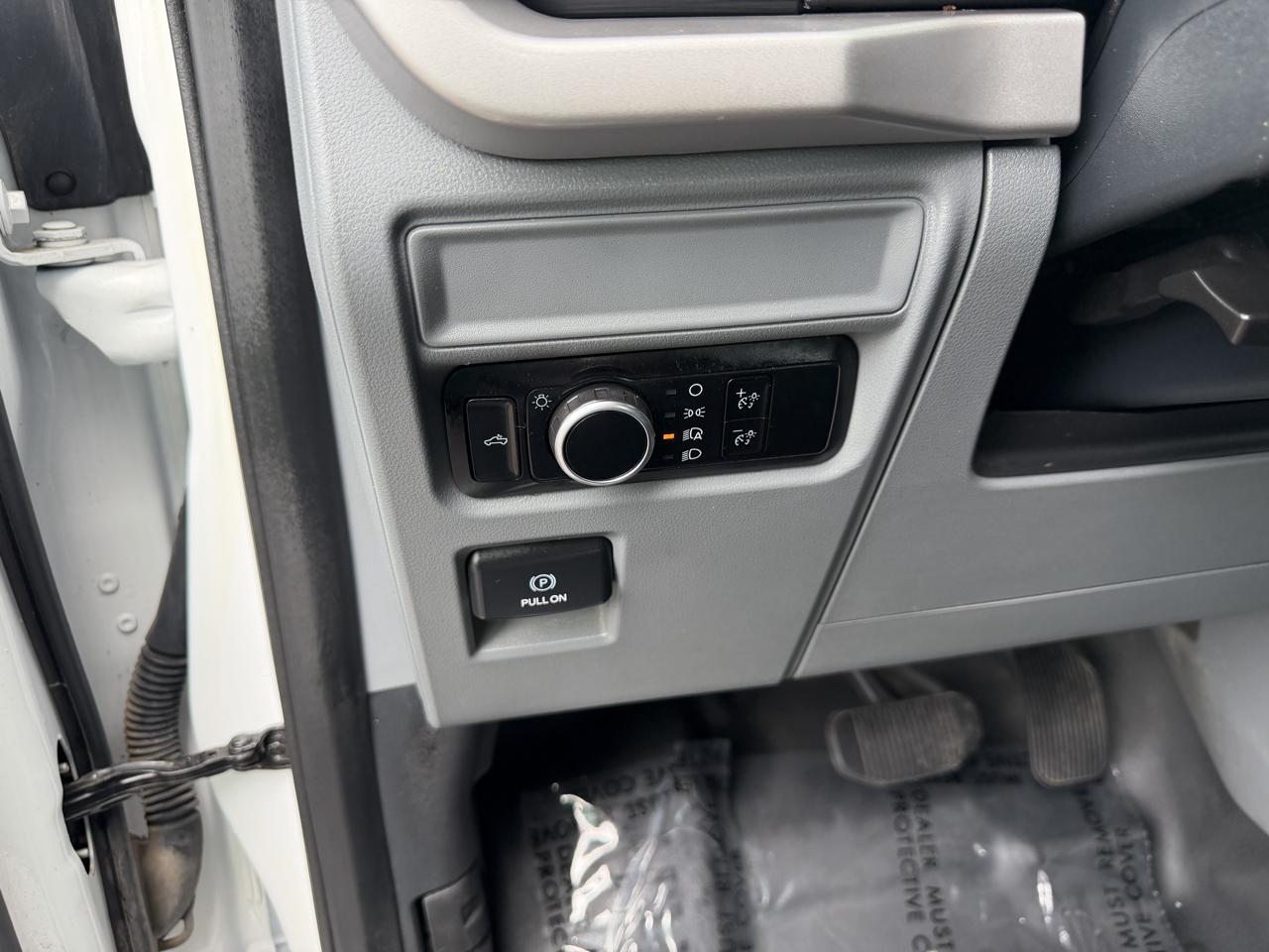Ford F-150 XL SuperCab Long Bed 4WD 2023
