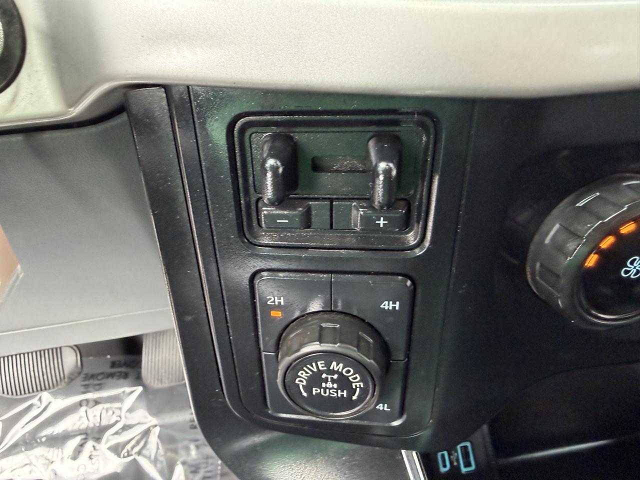 Ford F-150 XL SuperCab Long Bed 4WD 2023