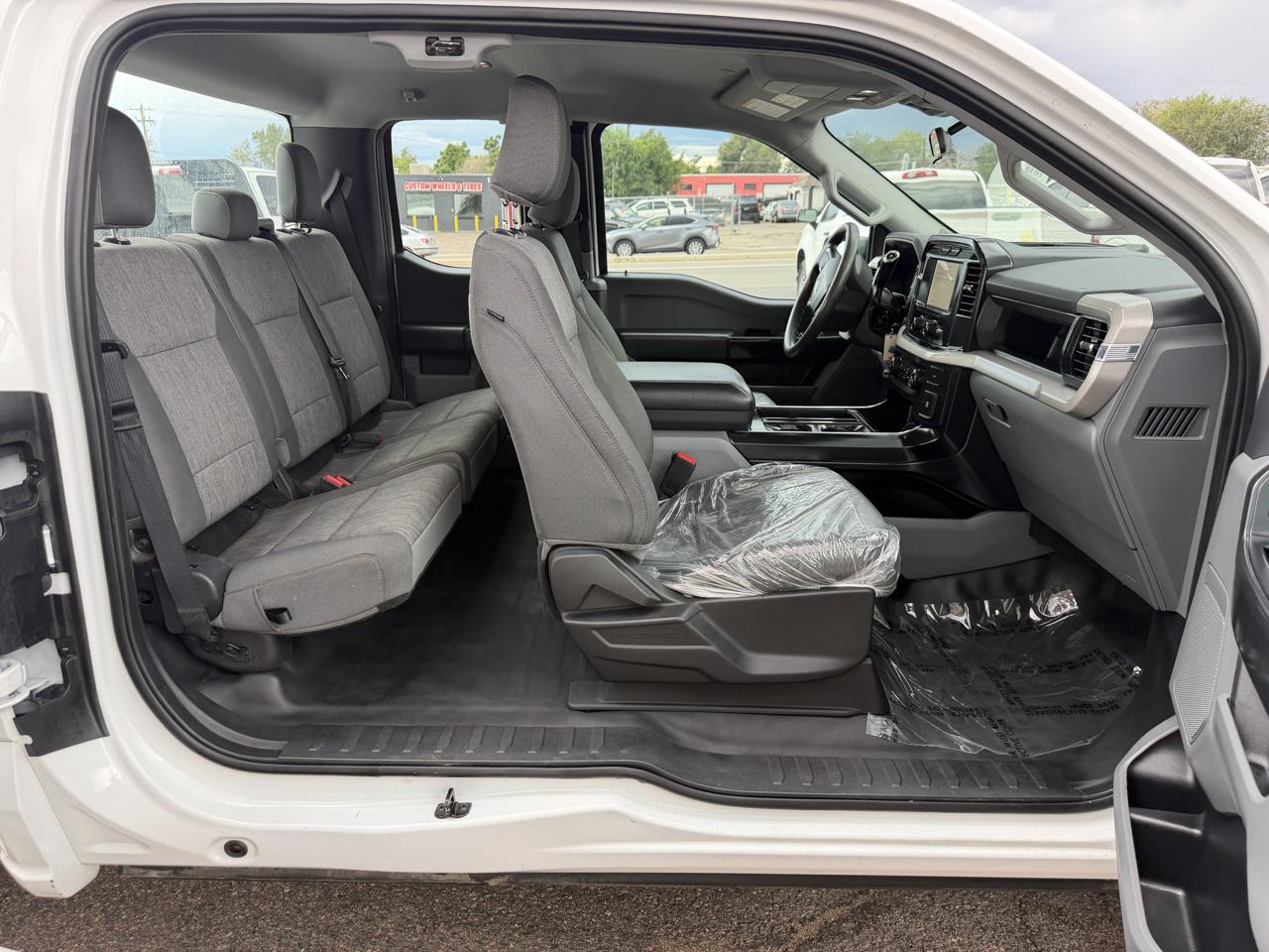 Ford F-150 XL SuperCab Long Bed 4WD 2023