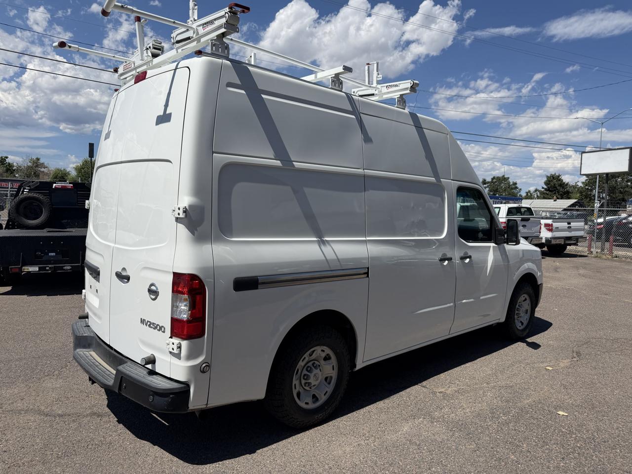 Nissan NV Cargo NV2500 HD High Roof V8 SV 2021