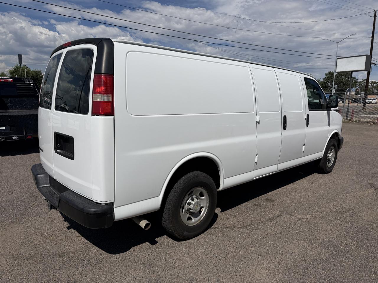 Chevrolet Express Cargo Van RWD 3500 155" 2008