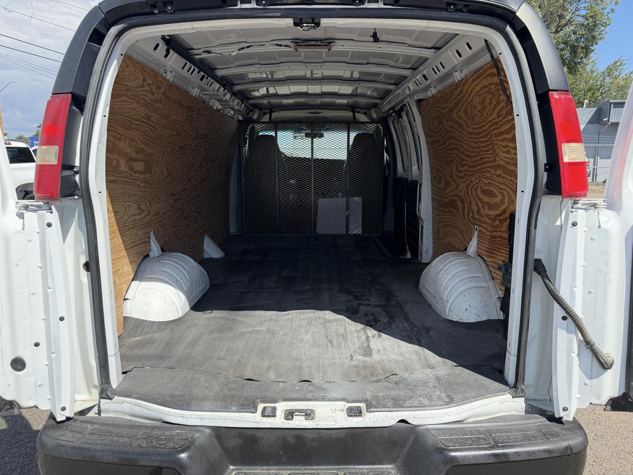 Chevrolet Express Cargo Van RWD 3500 155" 2008