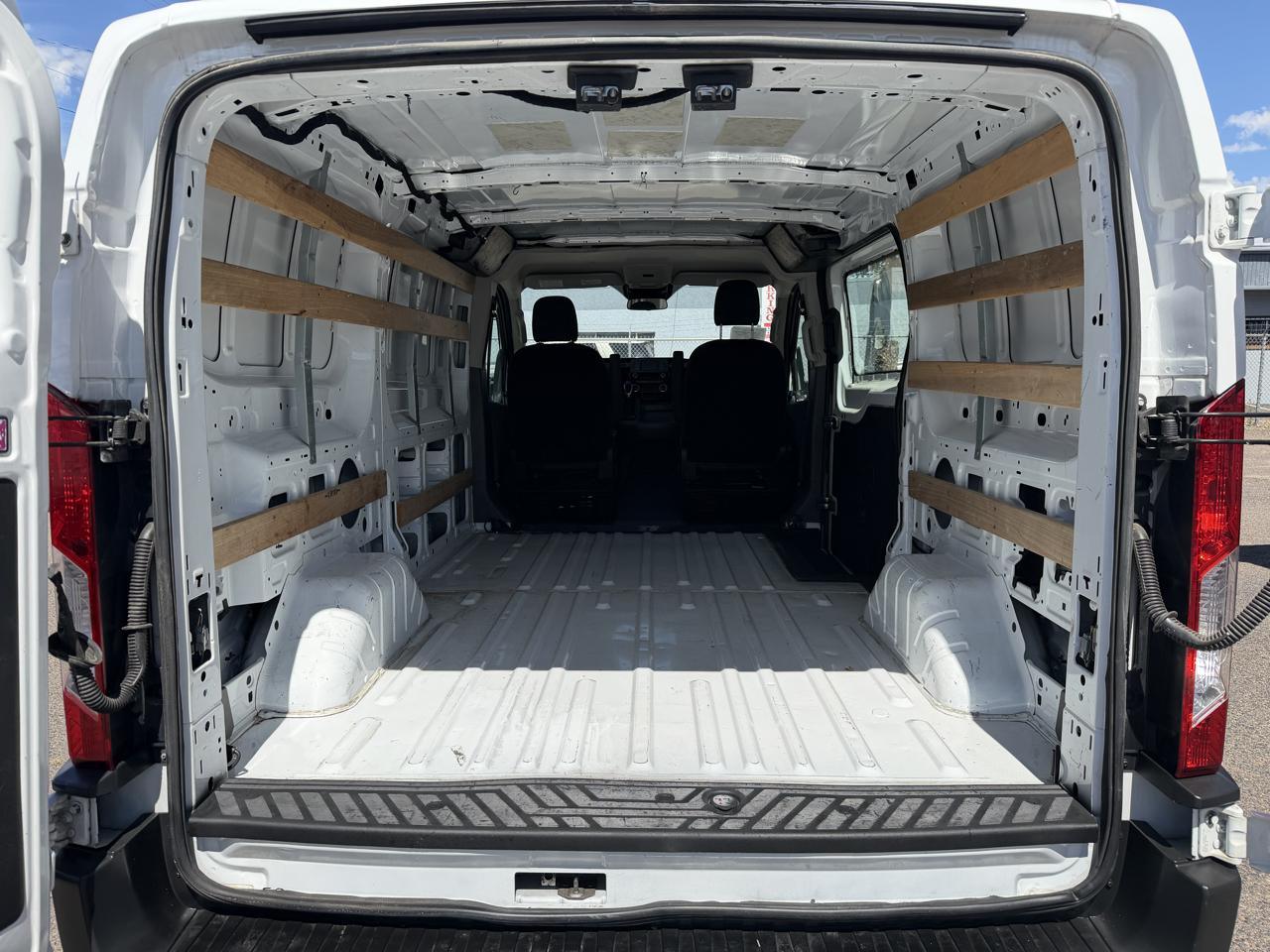 Ford Transit photo 24
