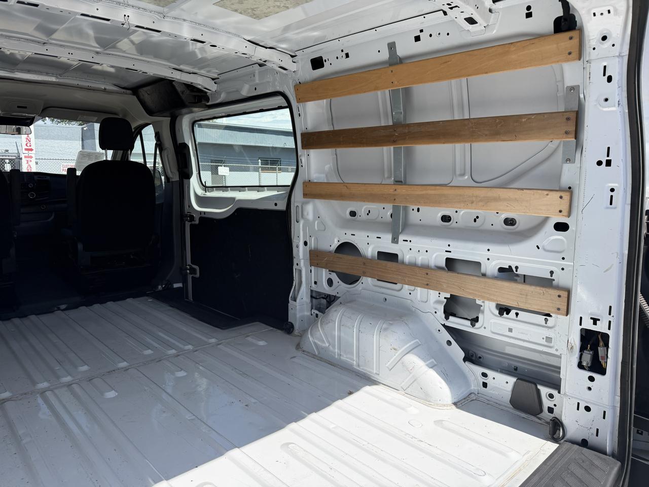 Ford Transit photo 26