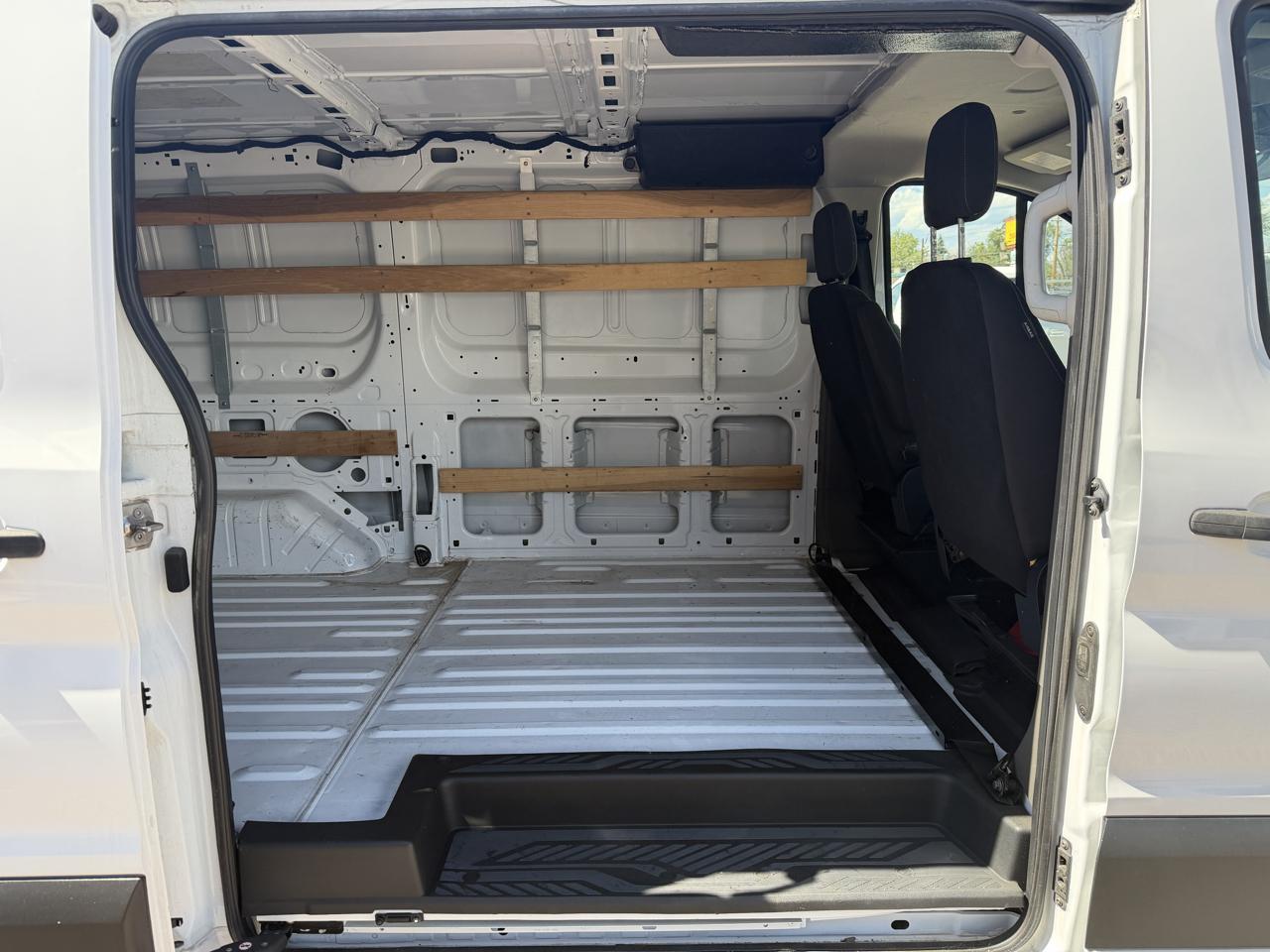 Ford Transit photo 27