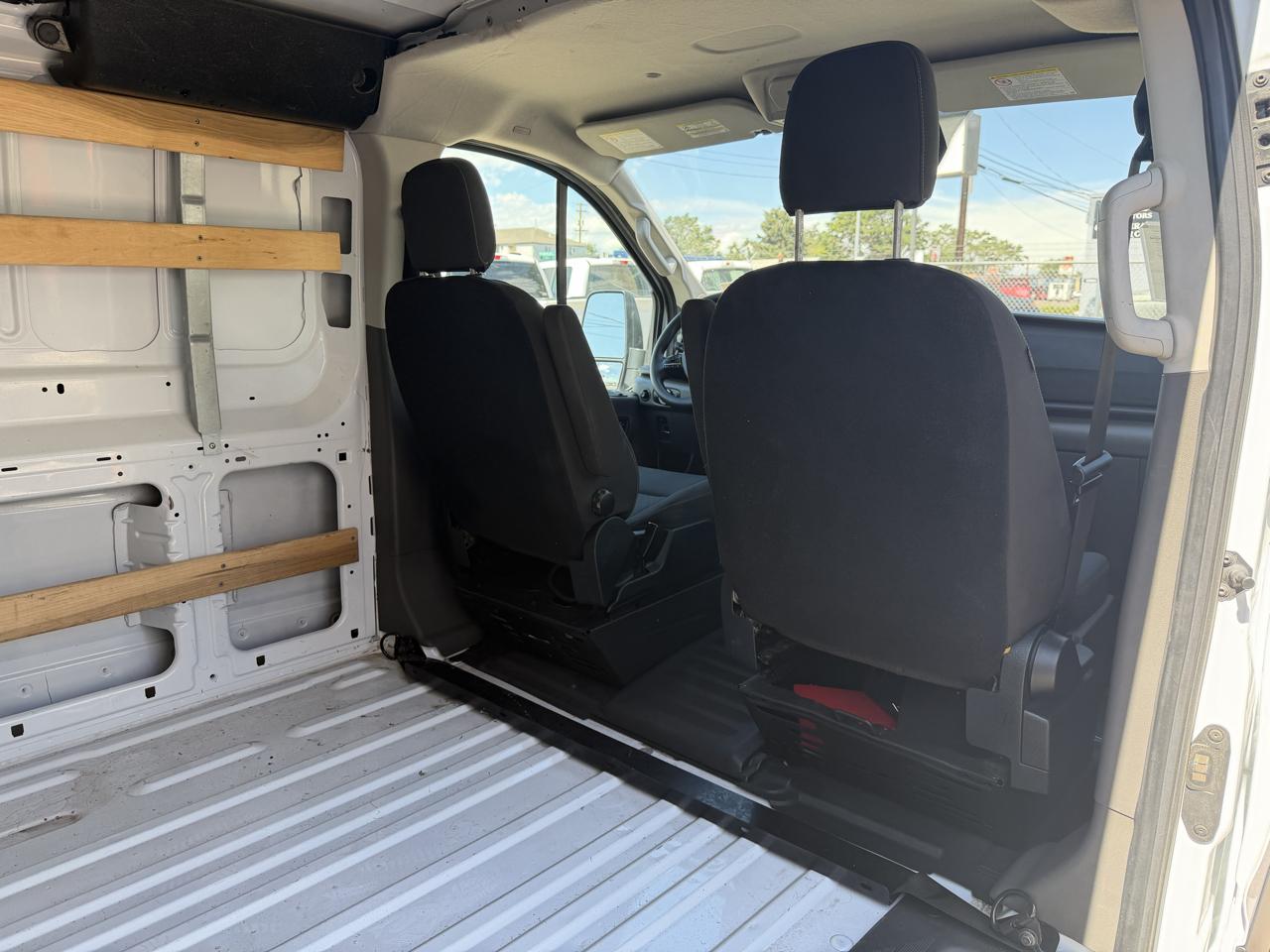 Ford Transit photo 28