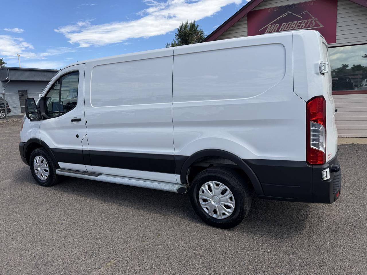Ford Transit photo 6
