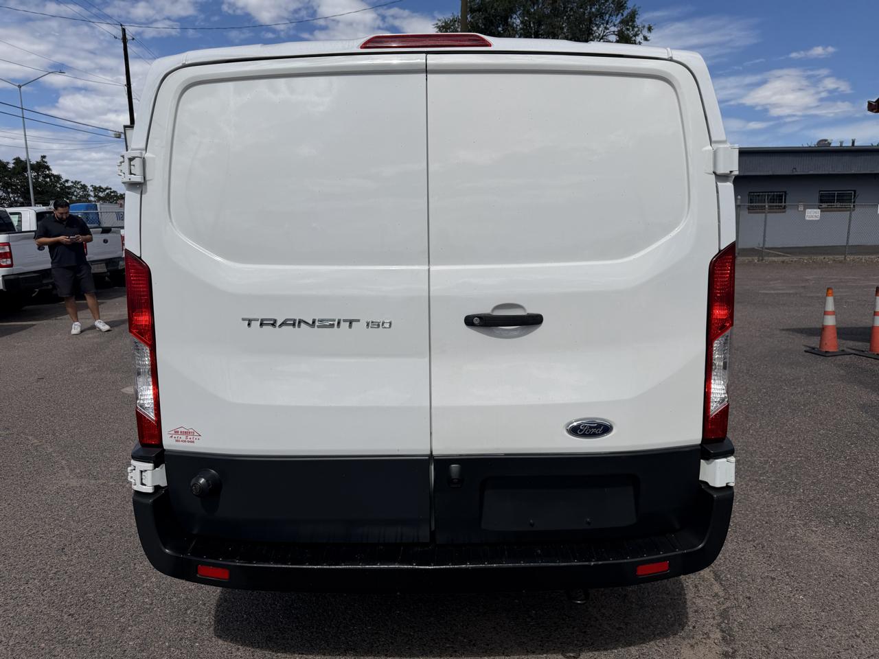 Ford Transit photo 8