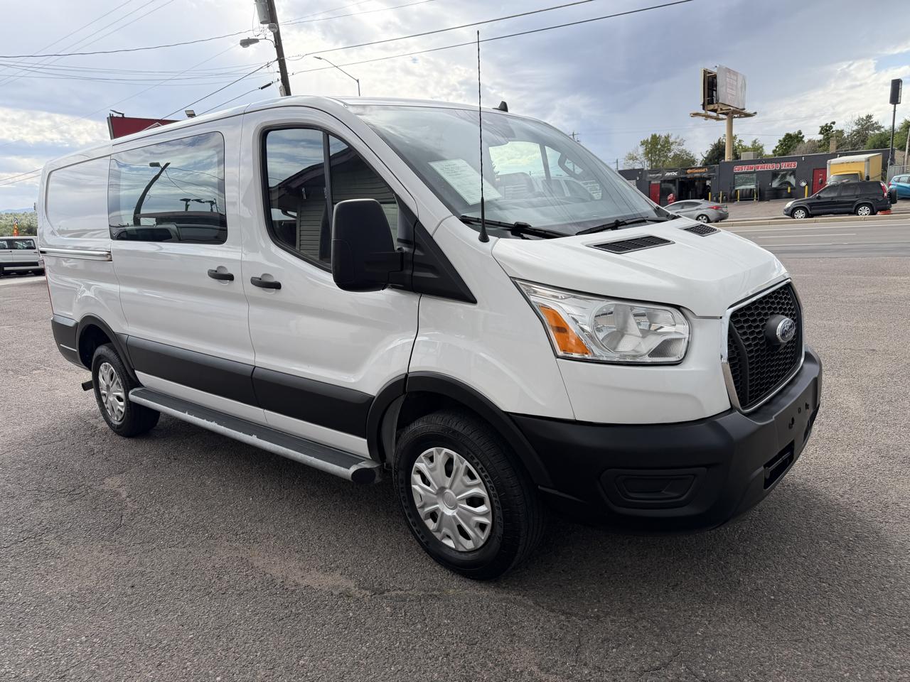 Ford Transit photo 2