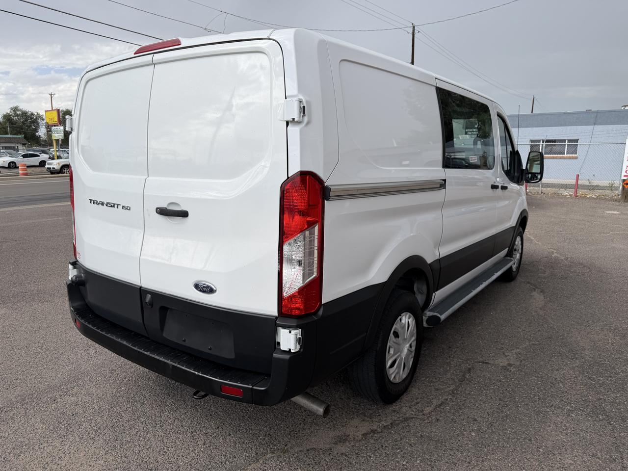 Ford Transit photo 9