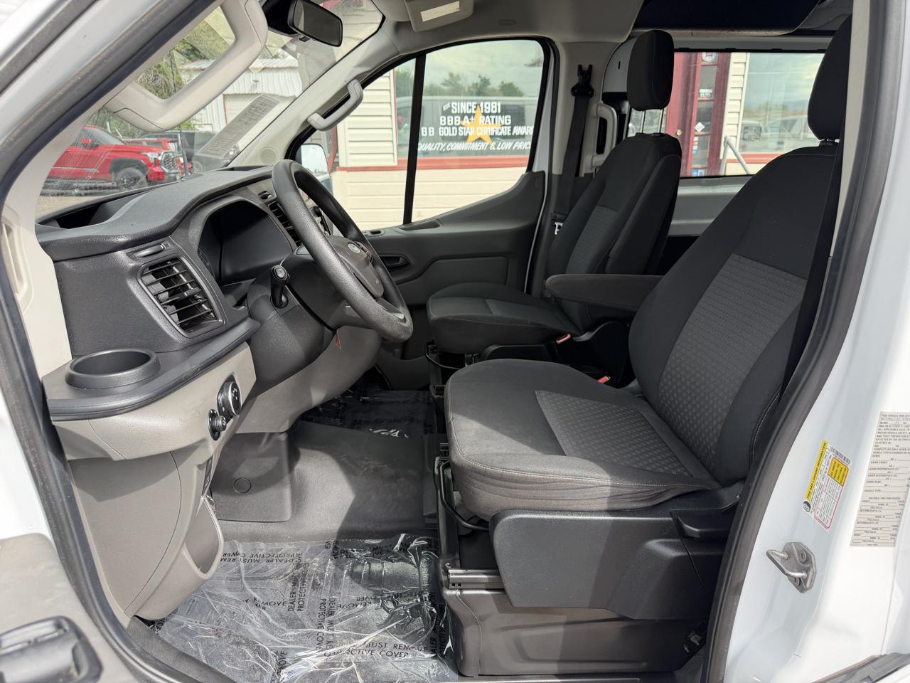 Ford Transit photo 11