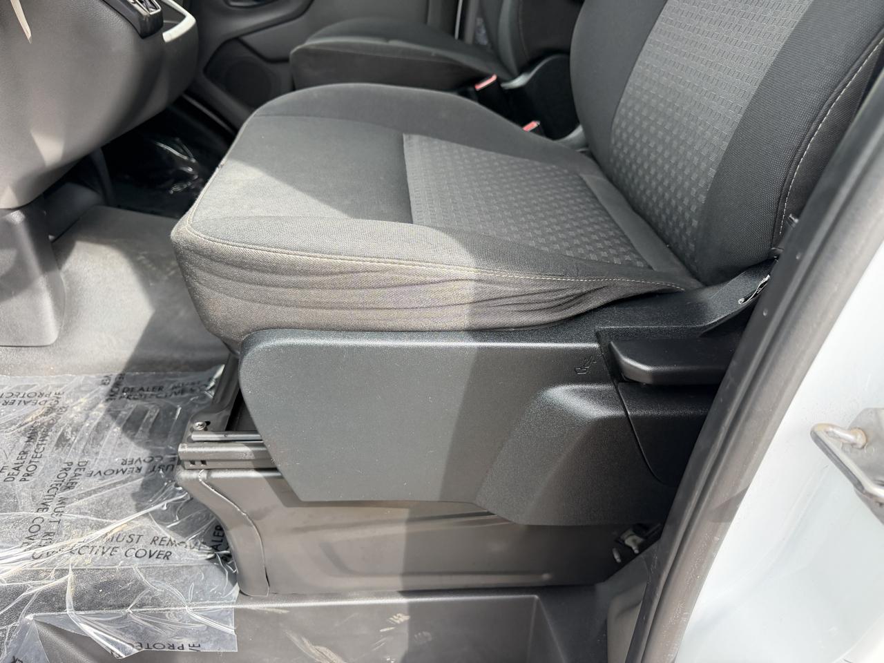 Ford Transit photo 12