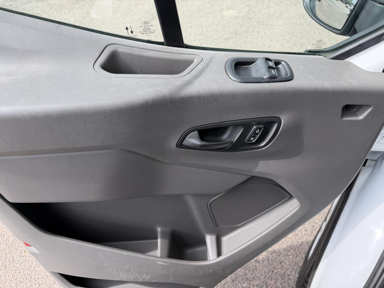 Ford Transit photo 13