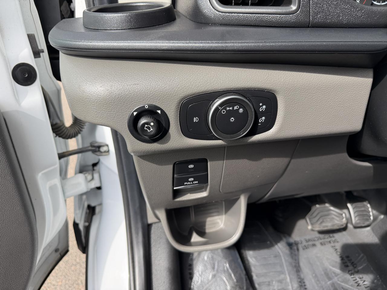 Ford Transit photo 14