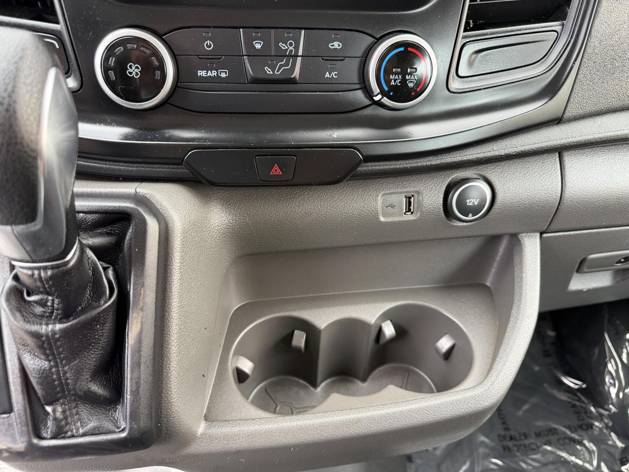 Ford Transit photo 21