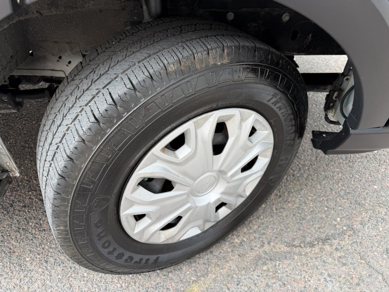 Ford Transit photo 29