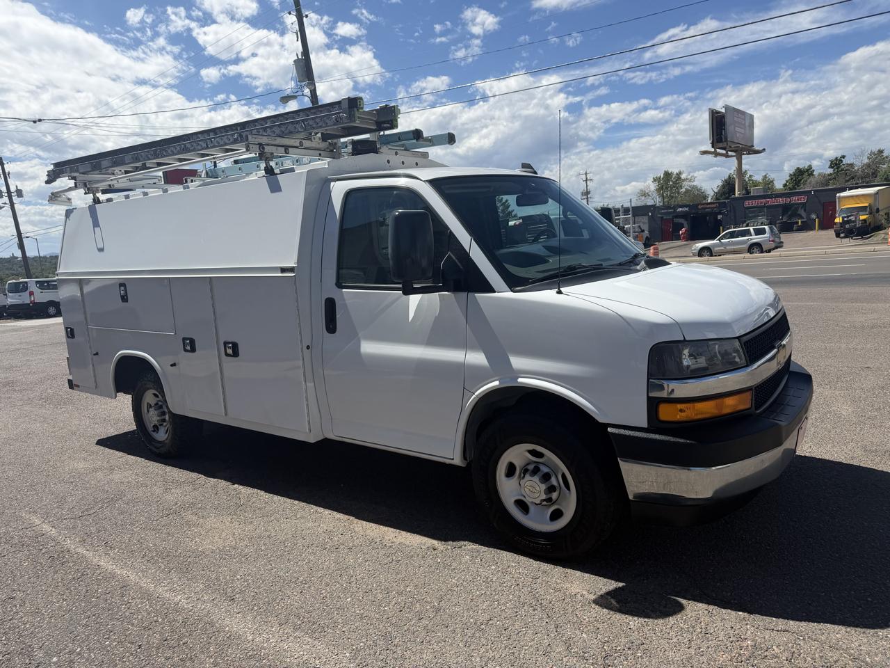 Chevrolet Express photo 2