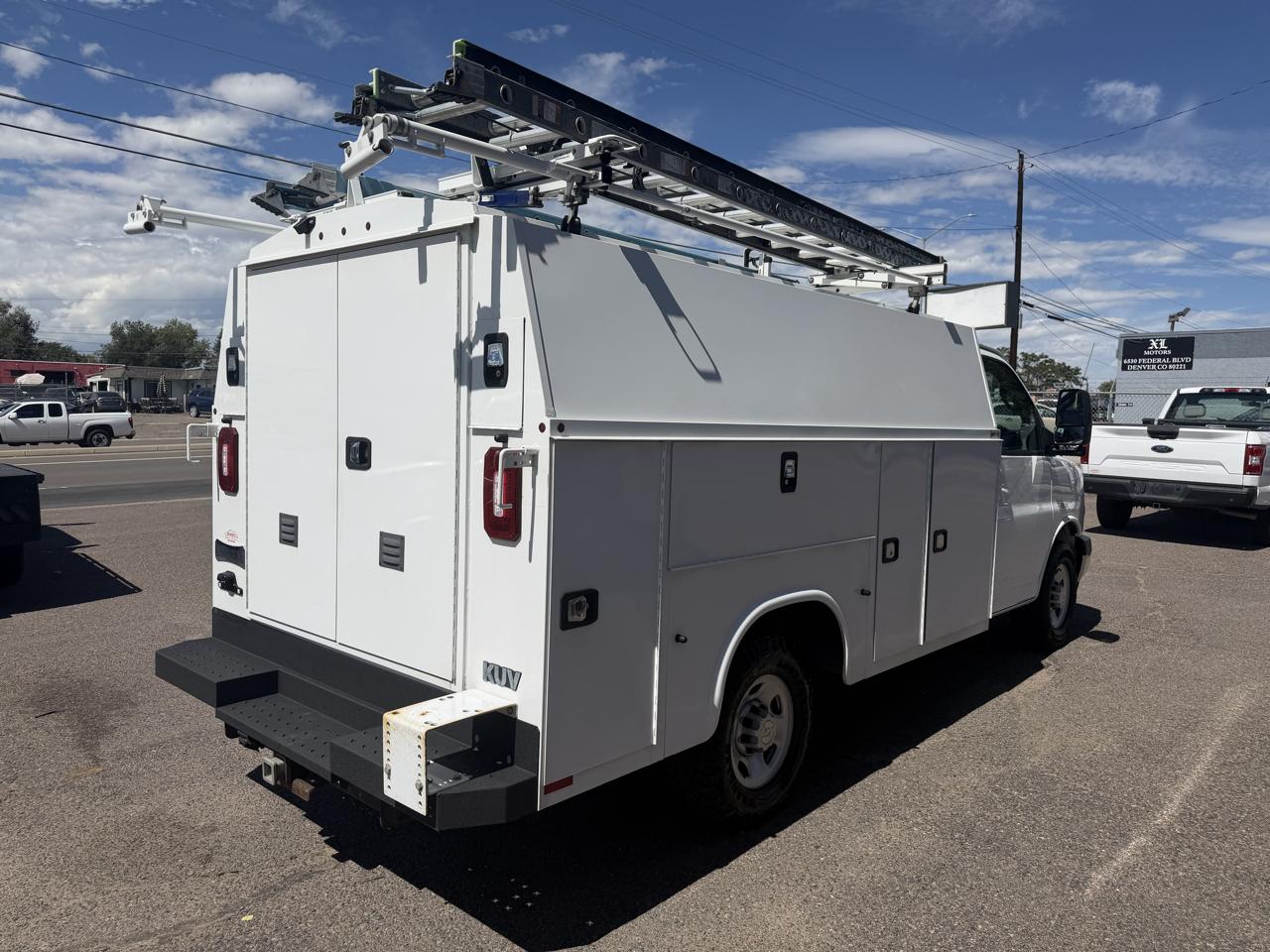 Chevrolet Express photo 9