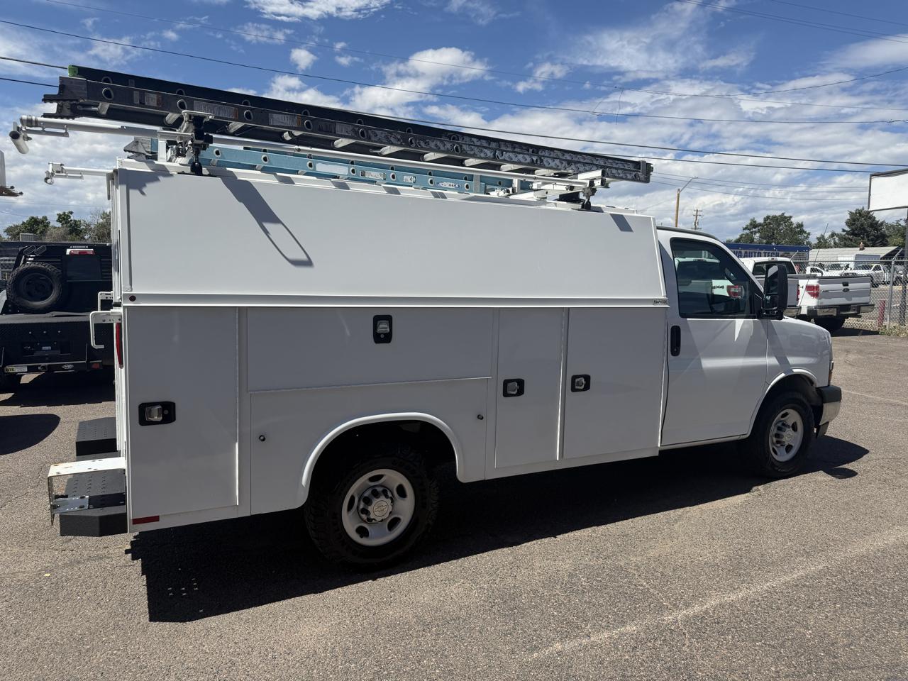 Chevrolet Express photo 10