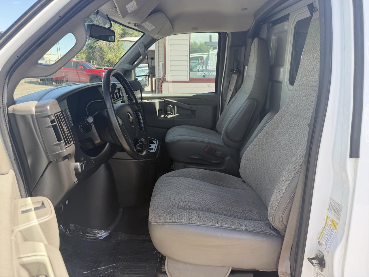 Chevrolet Express photo 11