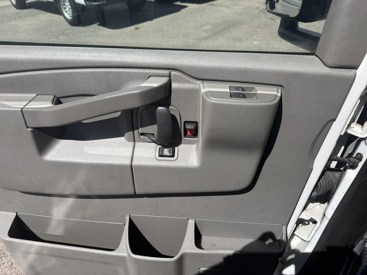 Chevrolet Express photo 13