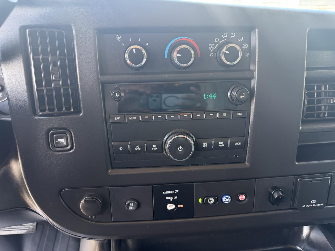 Chevrolet Express photo 19