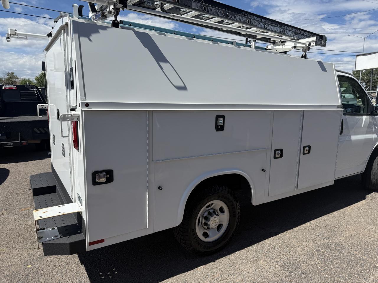 Chevrolet Express photo 26