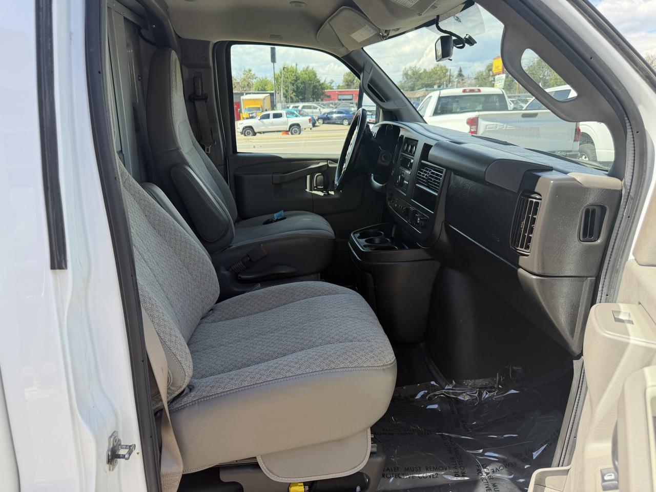 Chevrolet Express photo 28