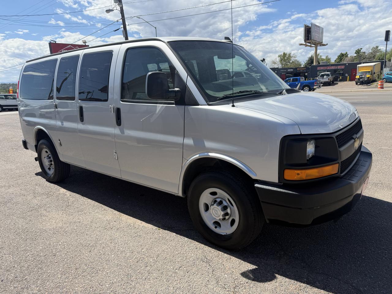 Chevrolet Express photo 2