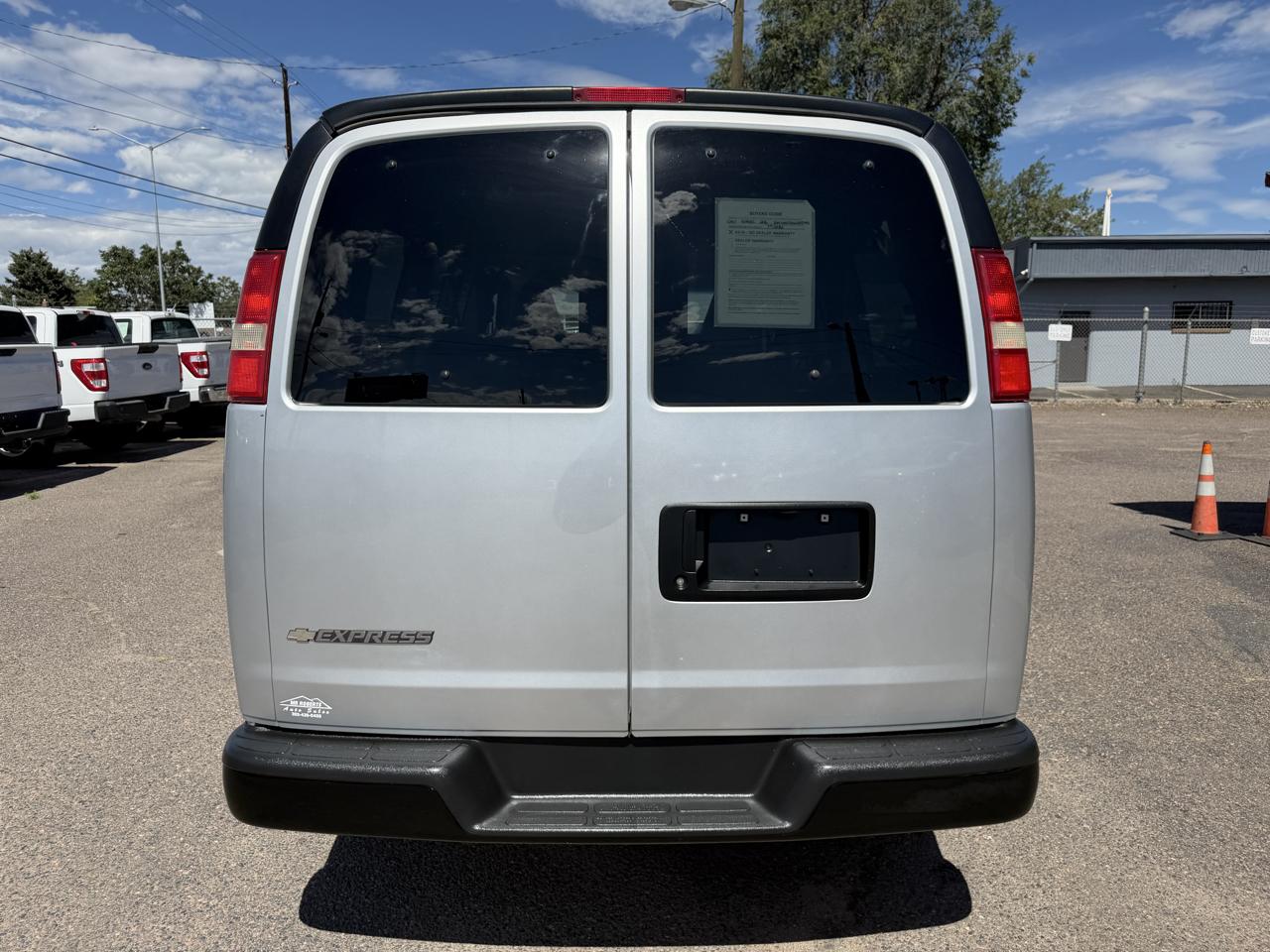 Chevrolet Express photo 8