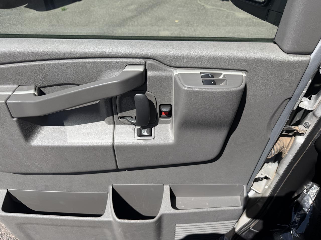 Chevrolet Express photo 12