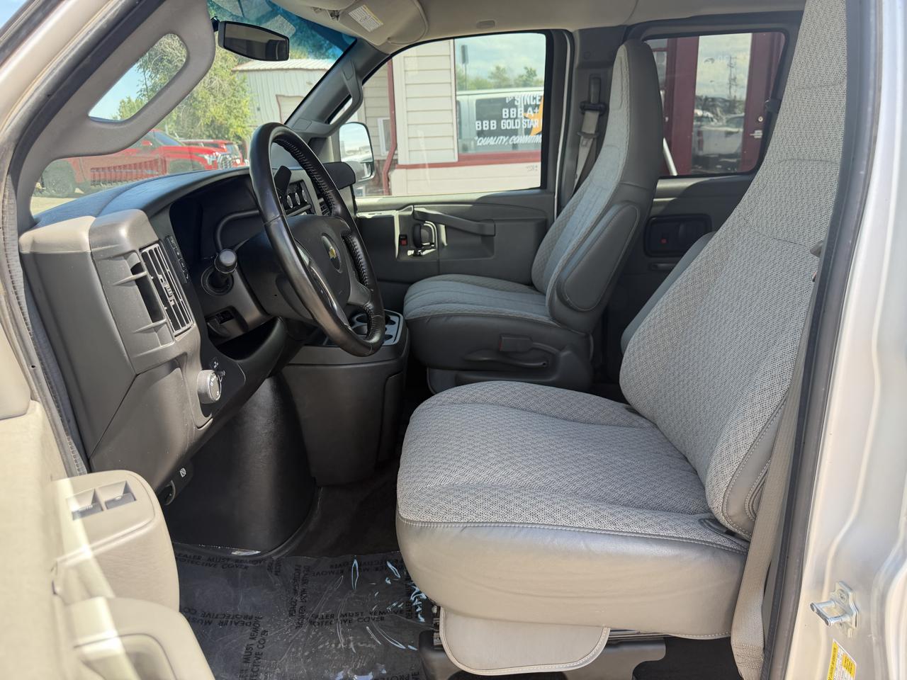 Chevrolet Express photo 15