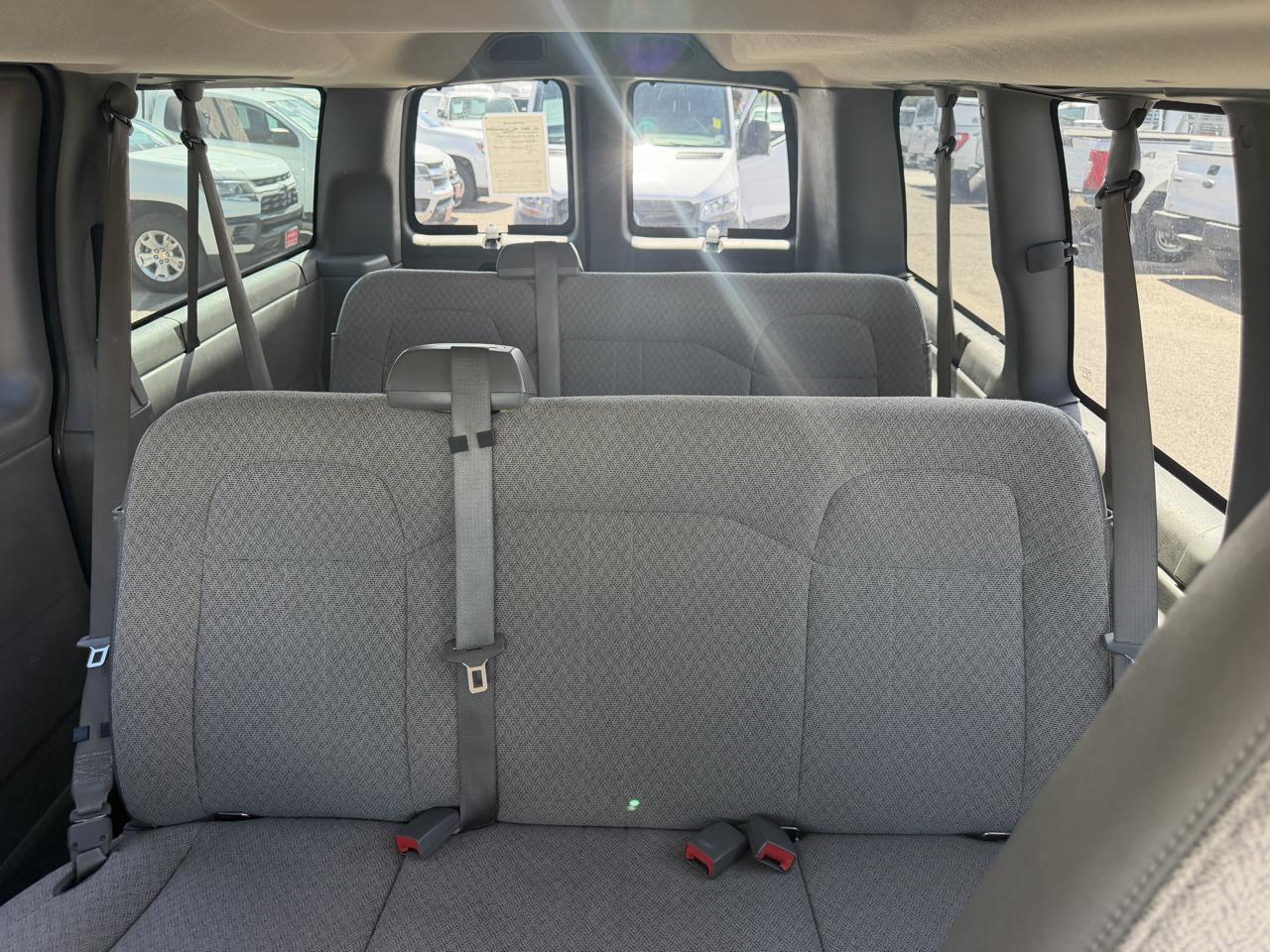 Chevrolet Express photo 20