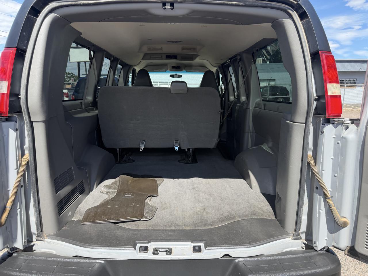 Chevrolet Express photo 21