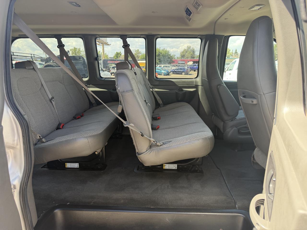 Chevrolet Express photo 23
