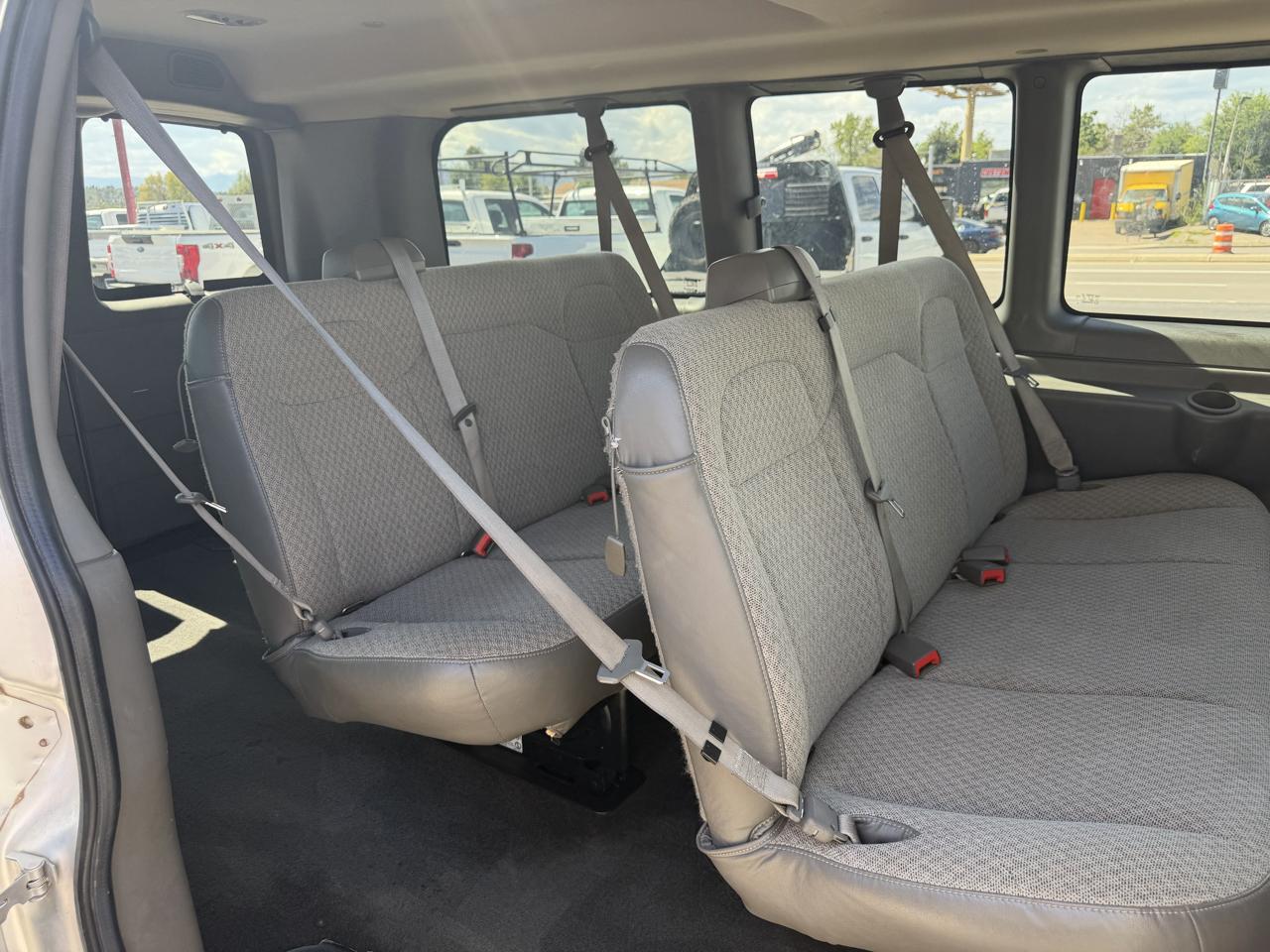 Chevrolet Express photo 24