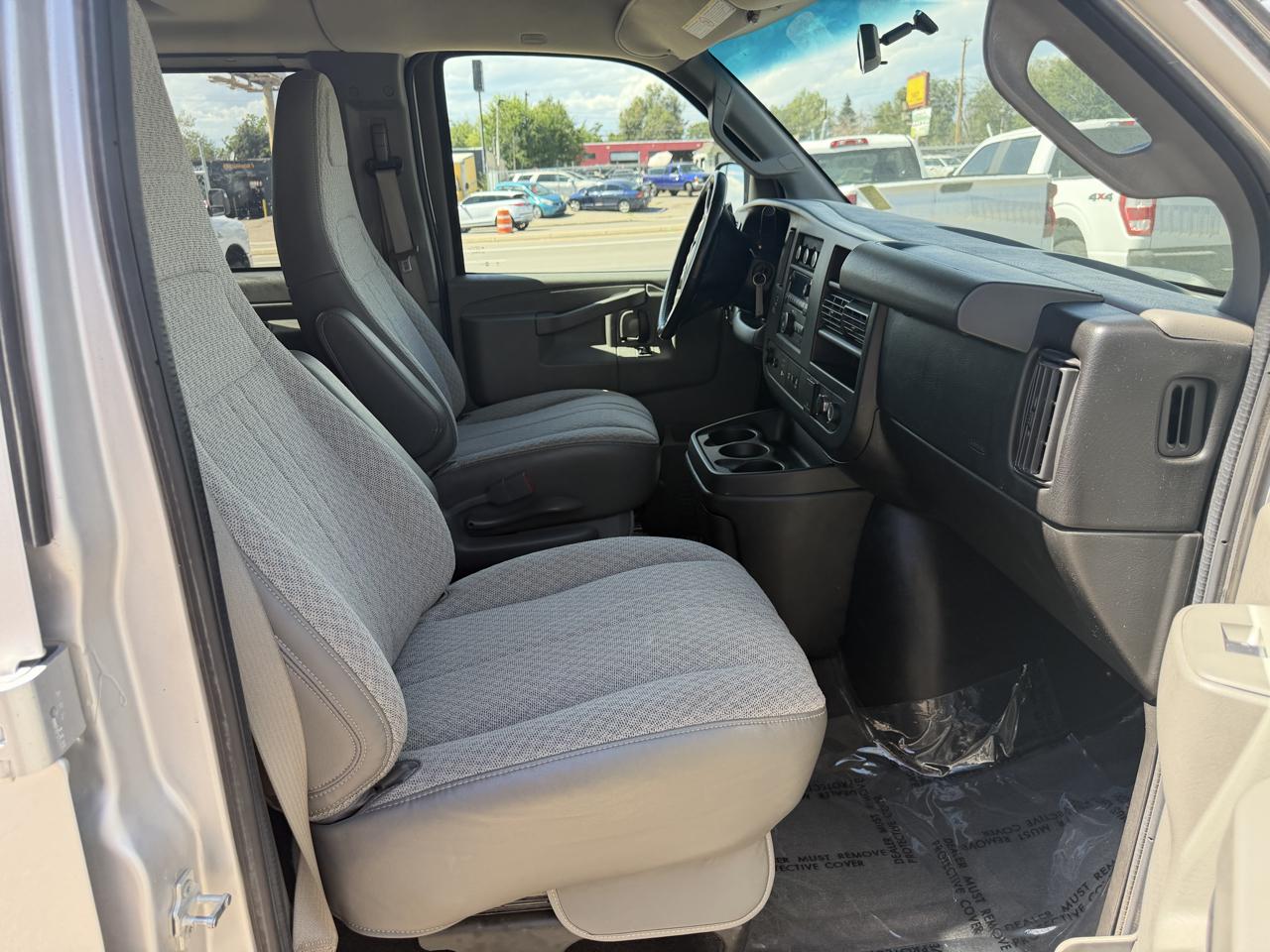 Chevrolet Express photo 25