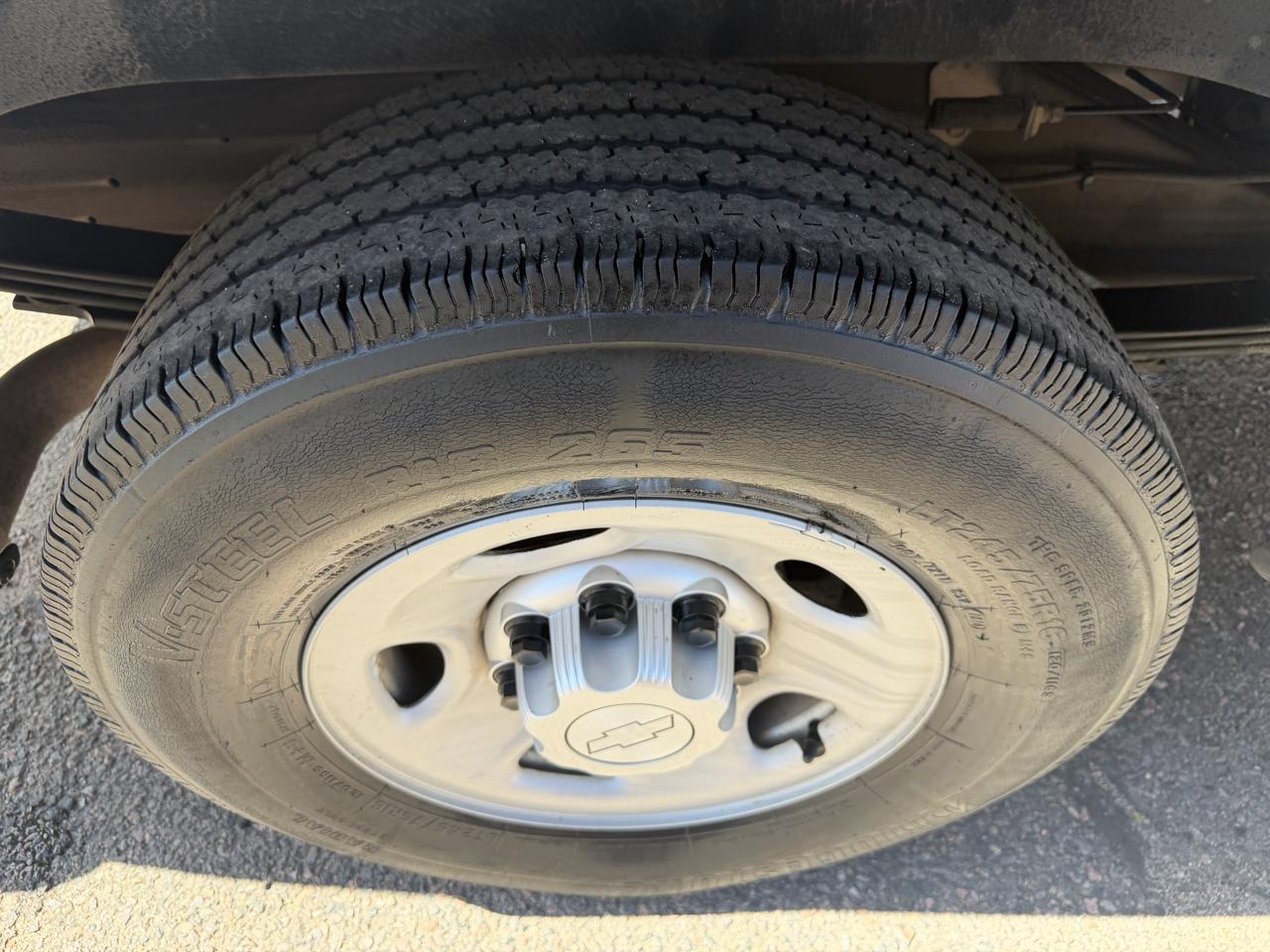 Chevrolet Express photo 28
