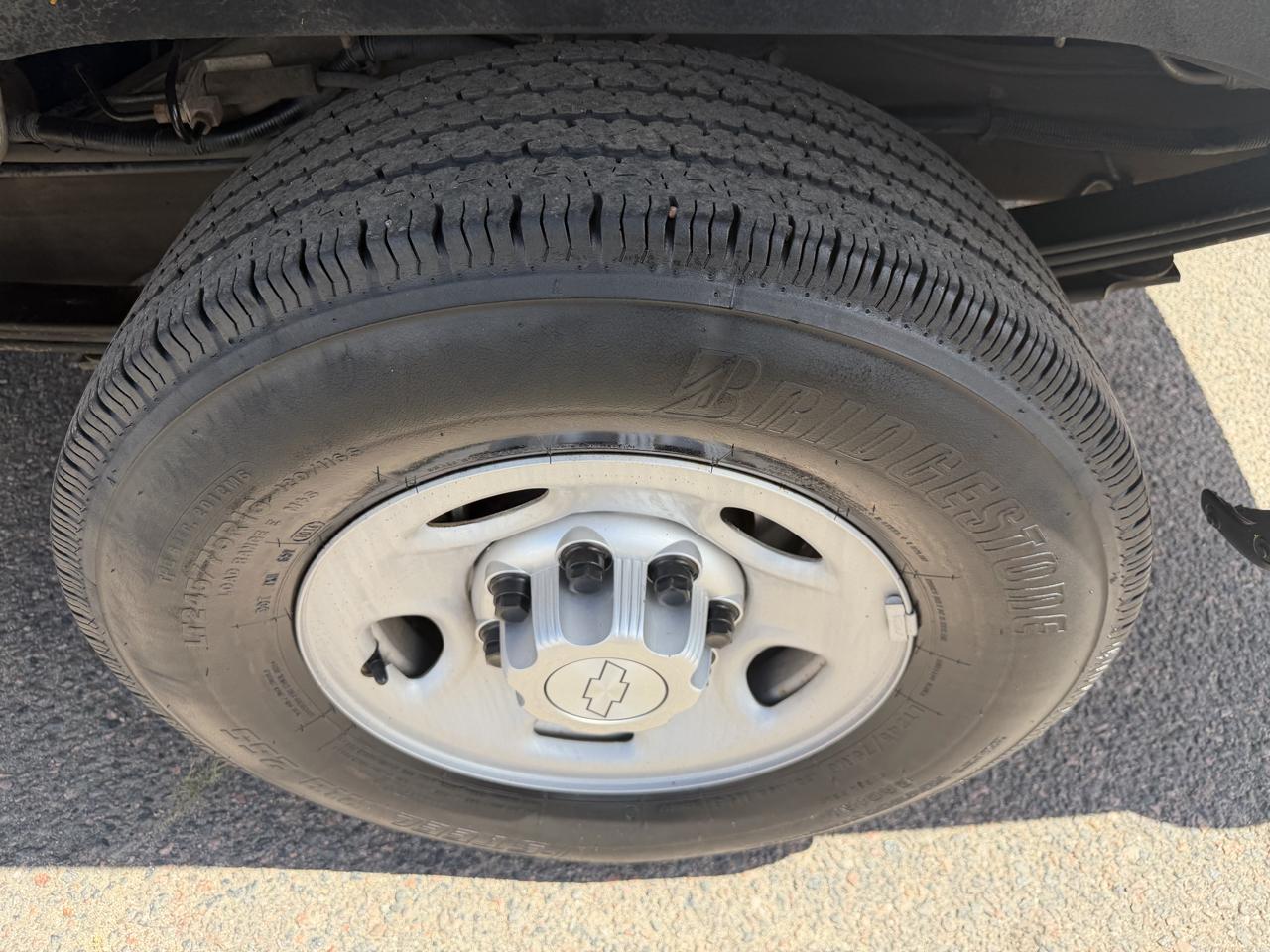 Chevrolet Express photo 29