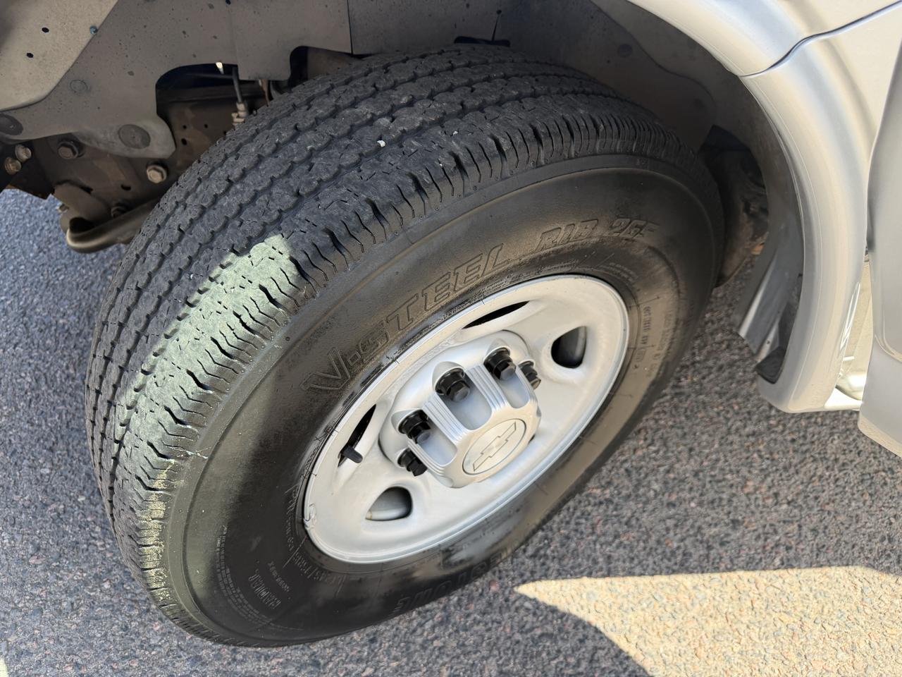 Chevrolet Express photo 30