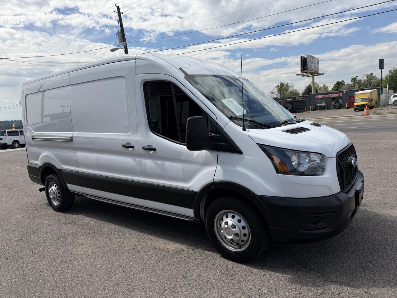 Ford Transit photo 2
