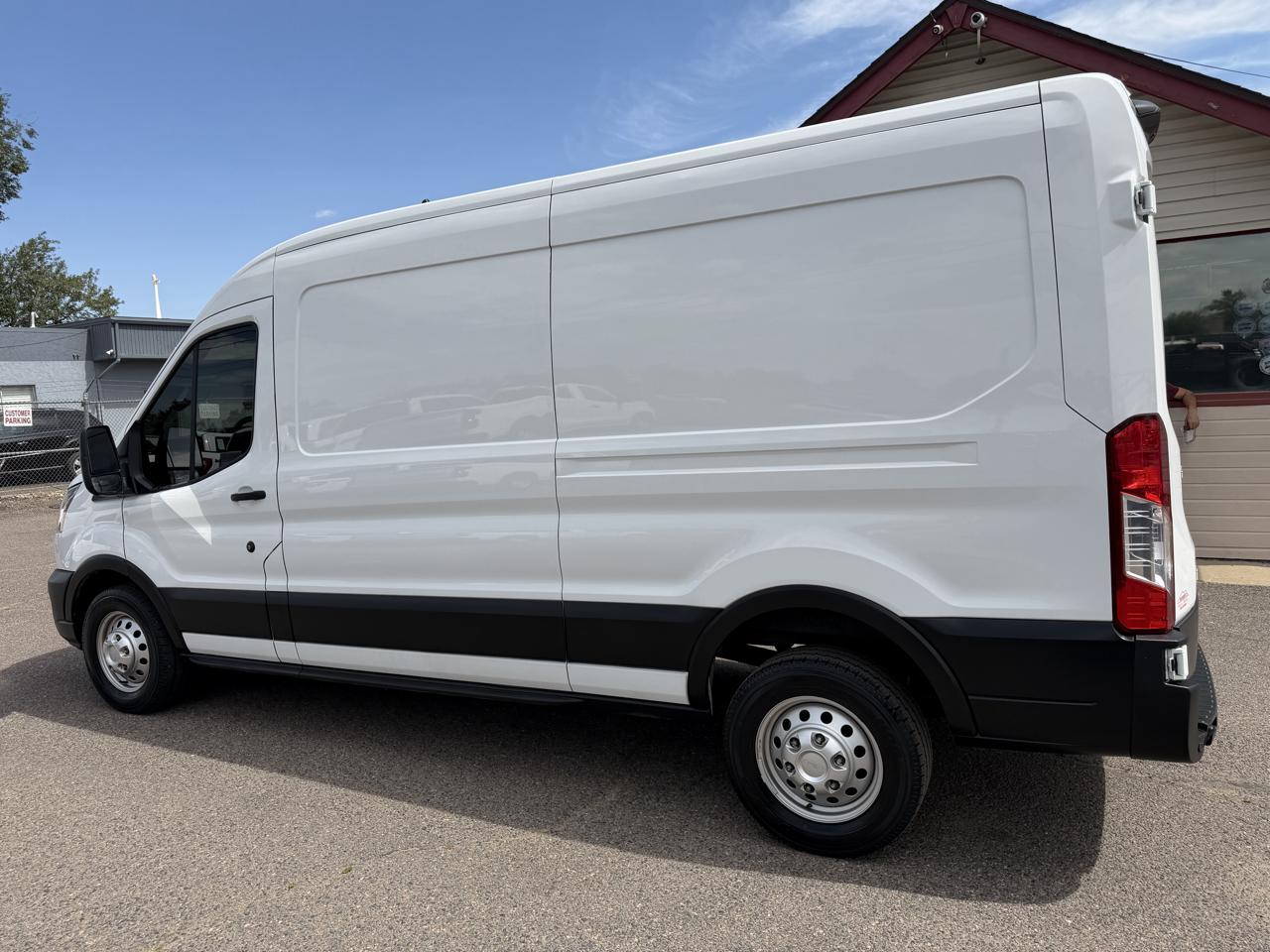 Ford Transit photo 6